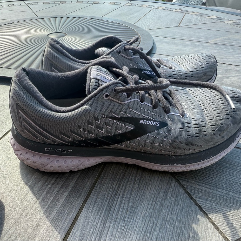 Brooks Ghost Men's Running Shoes - Gray with Light Pink Midsole